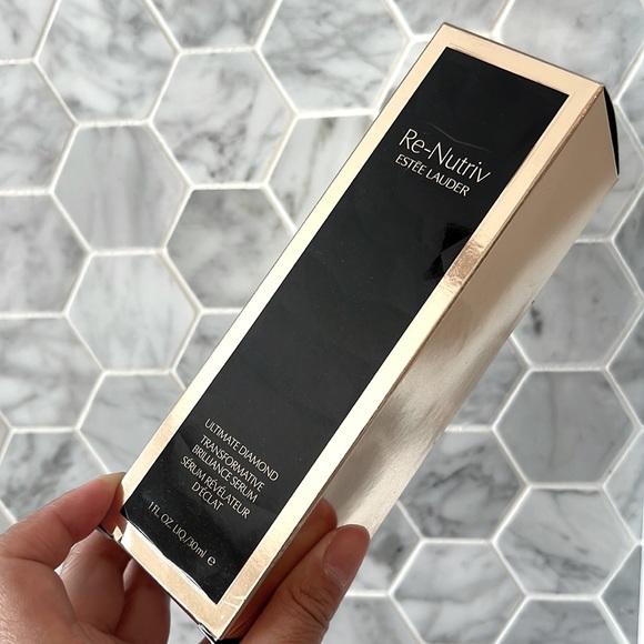 BNIB Estée Lauder RE-NUTRIV
Ultimate Diamond Transformative Serum 30ML - Picture 3 of 10